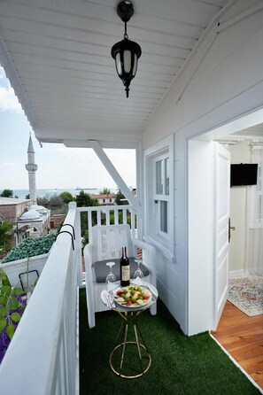 Suite, Sea View | Balcony view - Mataraci Konak (Istanbul)
