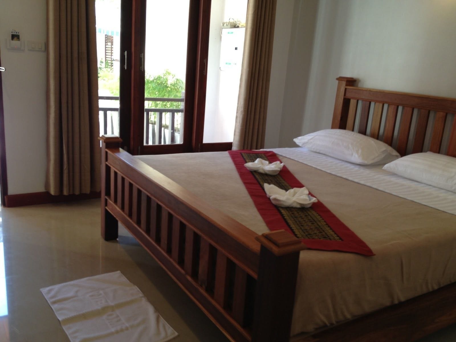 Standard Double Room | Minibar, desk