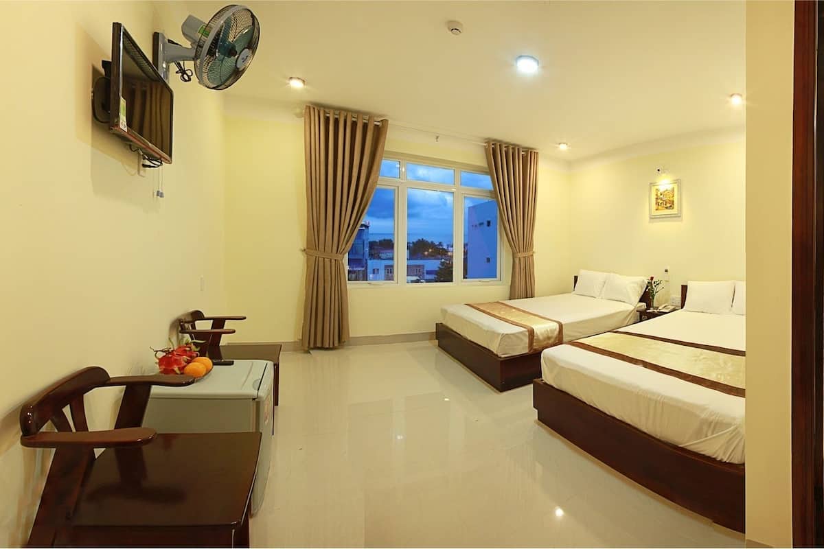 Deluxe Quadruple Room | Minibar, free WiFi