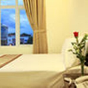 Minibar, free WiFi