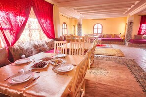 Lunch and dinner served, Moroccan cuisine - Ksar Ljanoub (Aït Benhaddou)