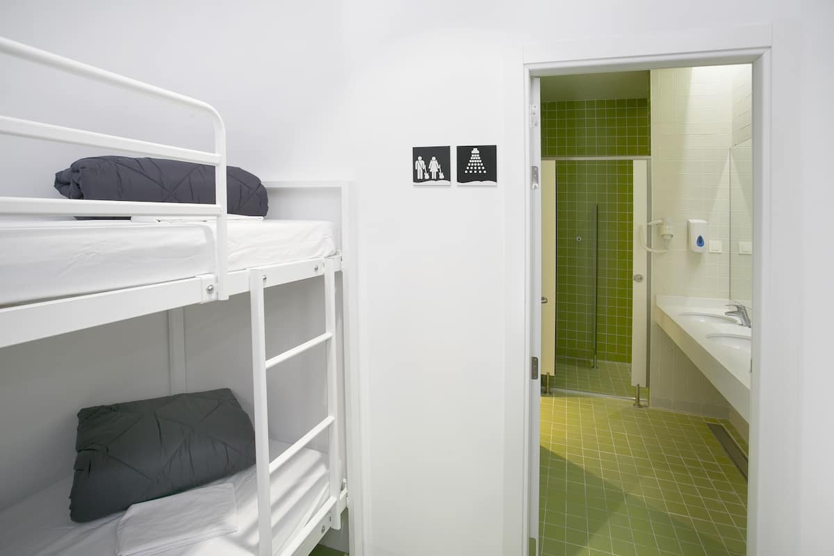 Dortoir Partagé Standard, dortoir mixte, salle de bains privée (14-bed dorm)