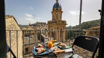 ๋งค์ผ ํ์ง์ ๋ฌด๋ฃ ์์นจ ์์ฌ ํฌํจ