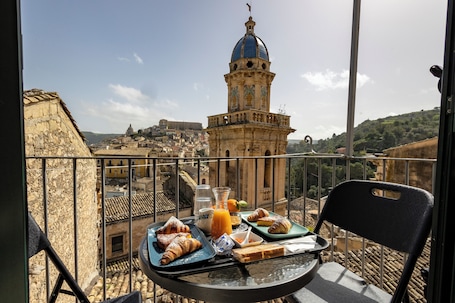 Desayuno típico de la región gratuito y diario. B&B Belvedere all'Idria