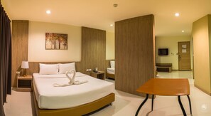 Family Room, City View | Desk, free WiFi