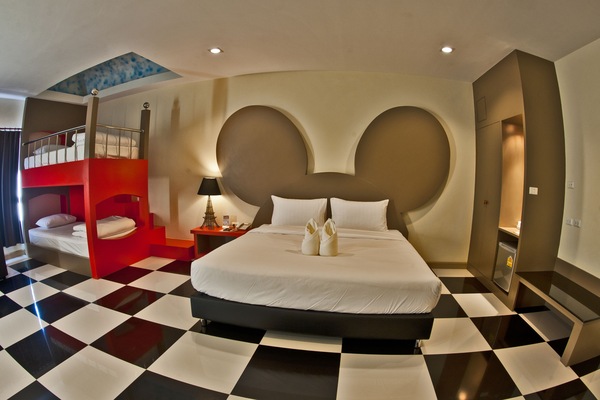 Habitación familiar con 2 camas individuales, lanai, vista a la ciudad | Habitación temática infantil