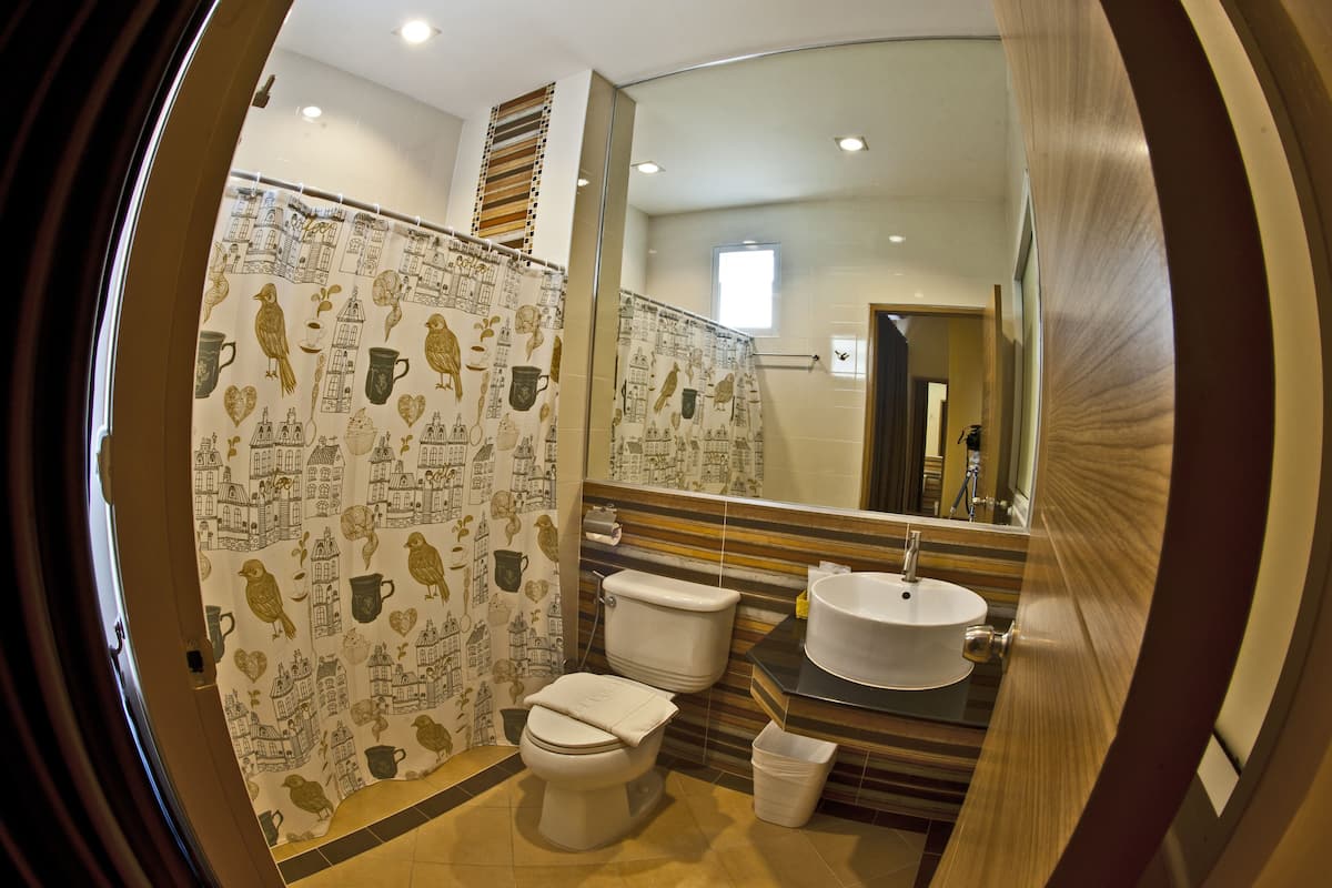 standard twin room, 2 single beds | bathroom | free toiletries, bidet, towels