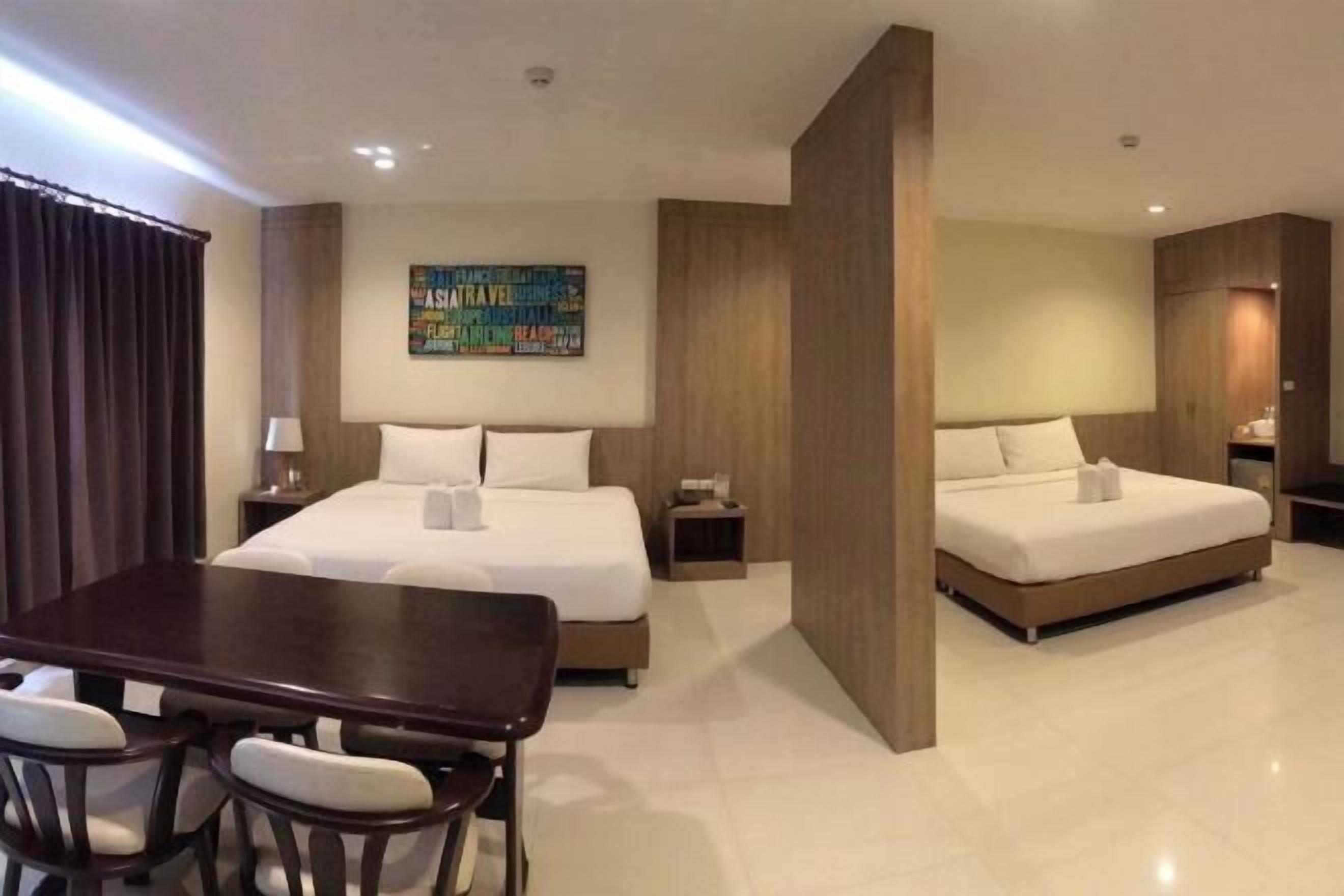 Minibar, desk, free WiFi