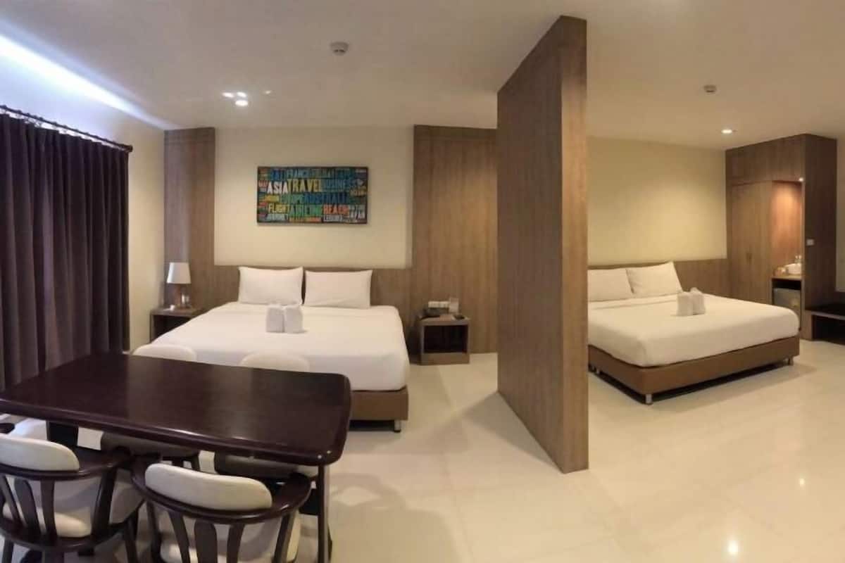 Minibar, escritorio y wifi gratis 