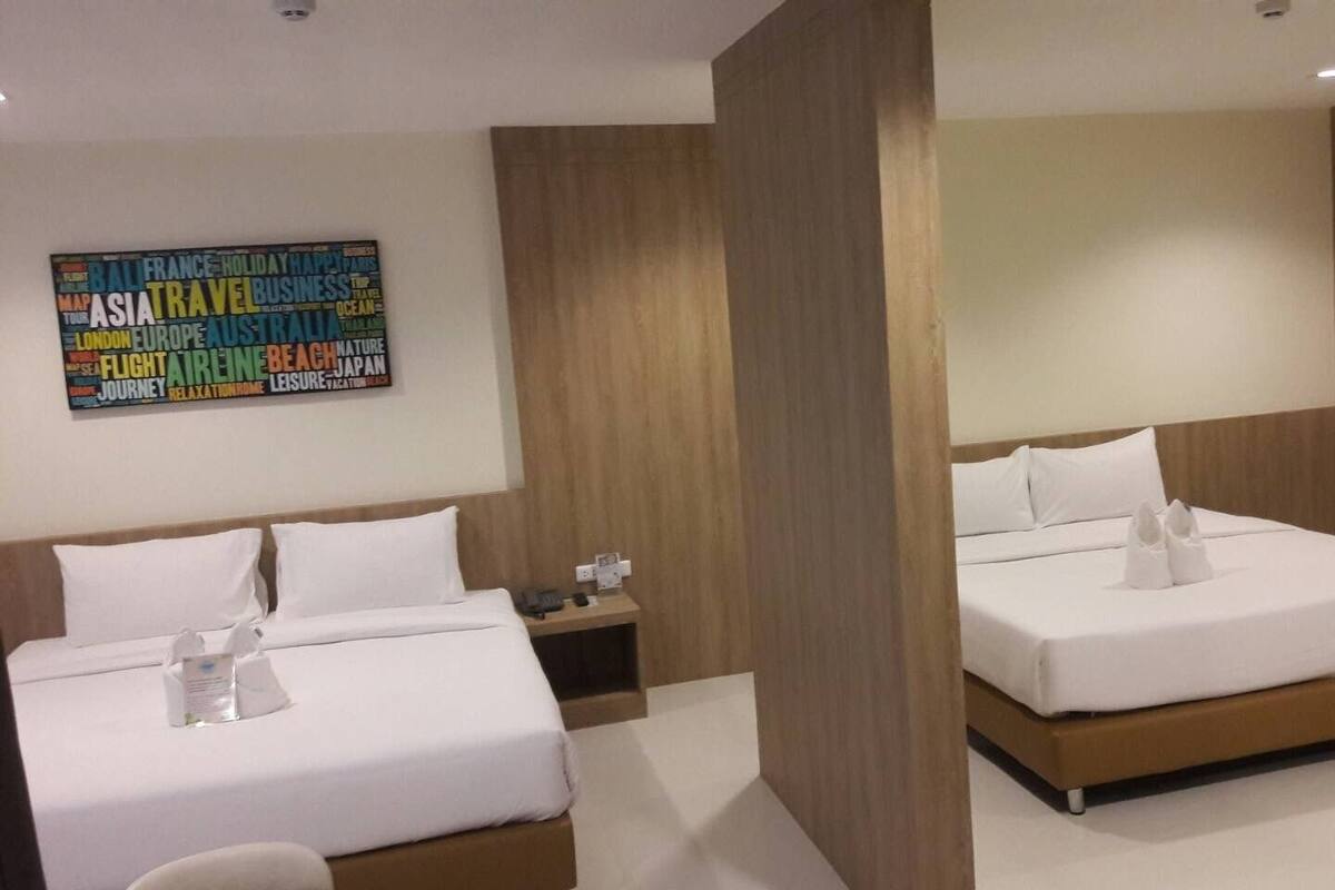 Minibar, escritorio y wifi gratis 