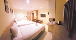 Minibar, escritorio y wifi gratis 