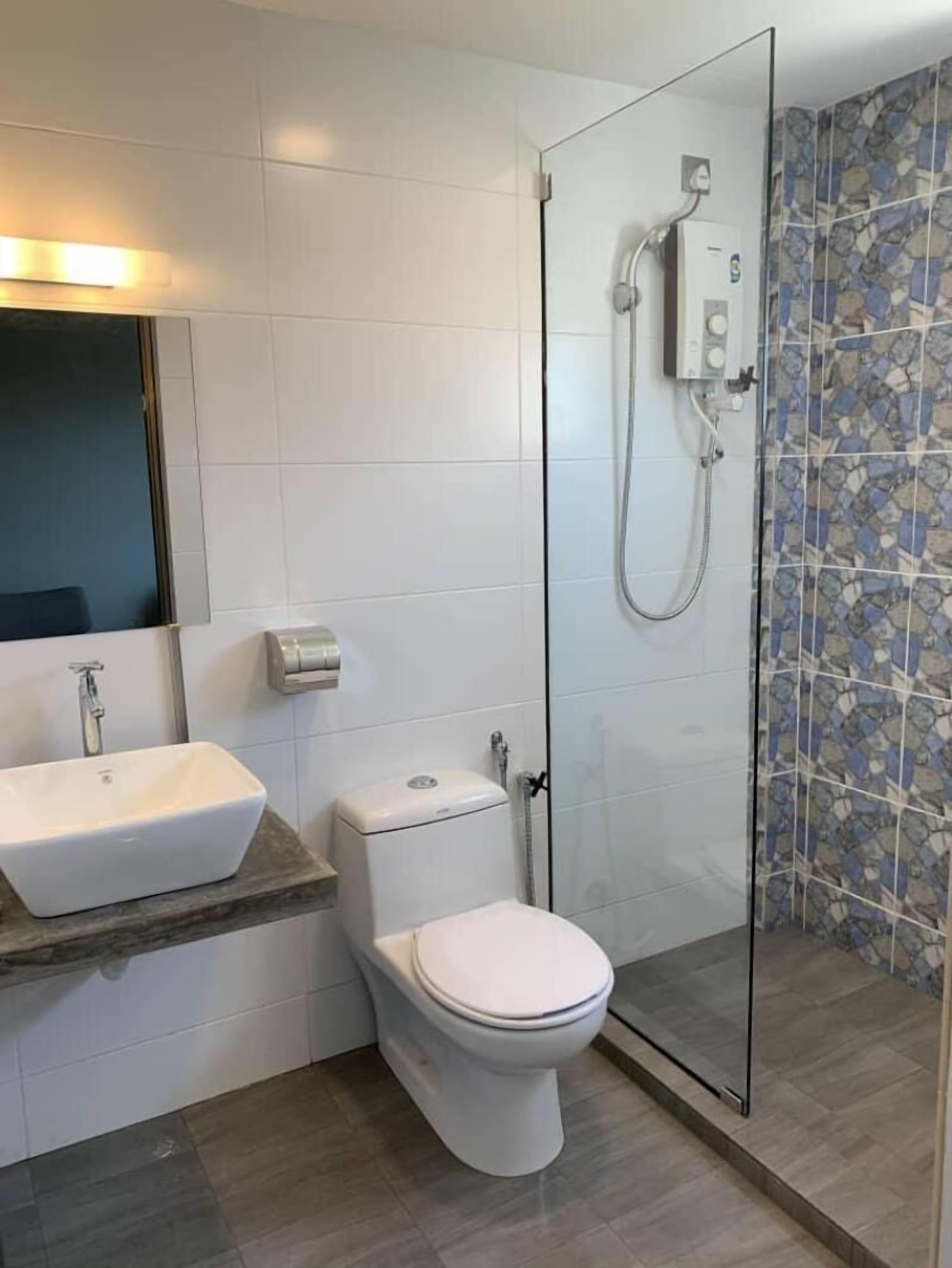 Bathroom | Shower, free toiletries, towels