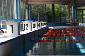 สระทรงแคบสำหรับว่ายออกกำลัง