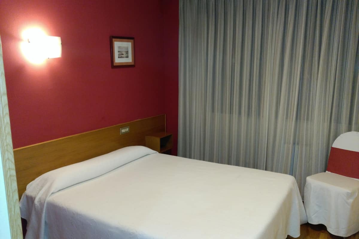 Premium bedding, in-room safe, desk, iron/ironing board (on request)