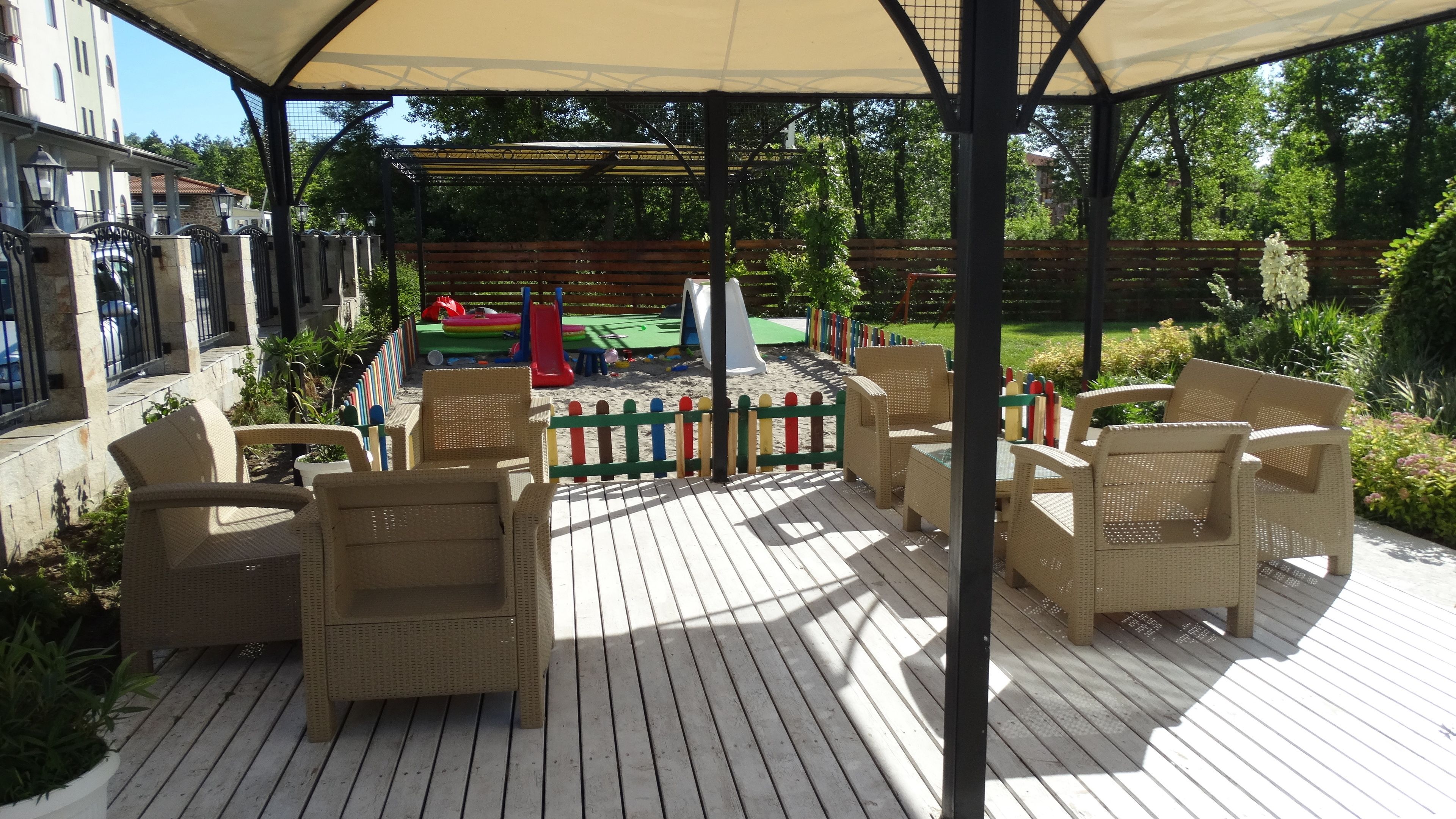 children’s play area – outdoor