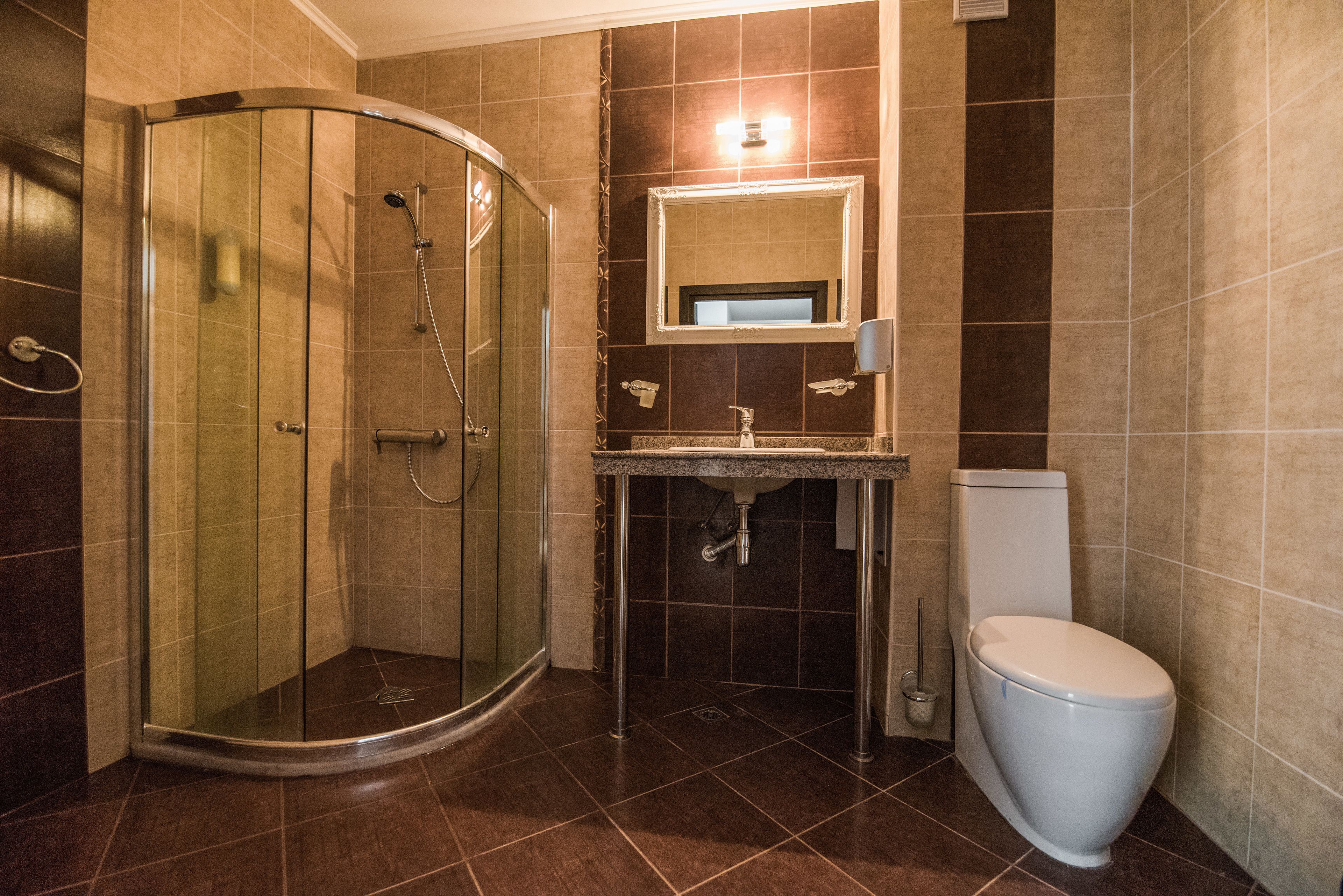 shower, free toiletries, towels