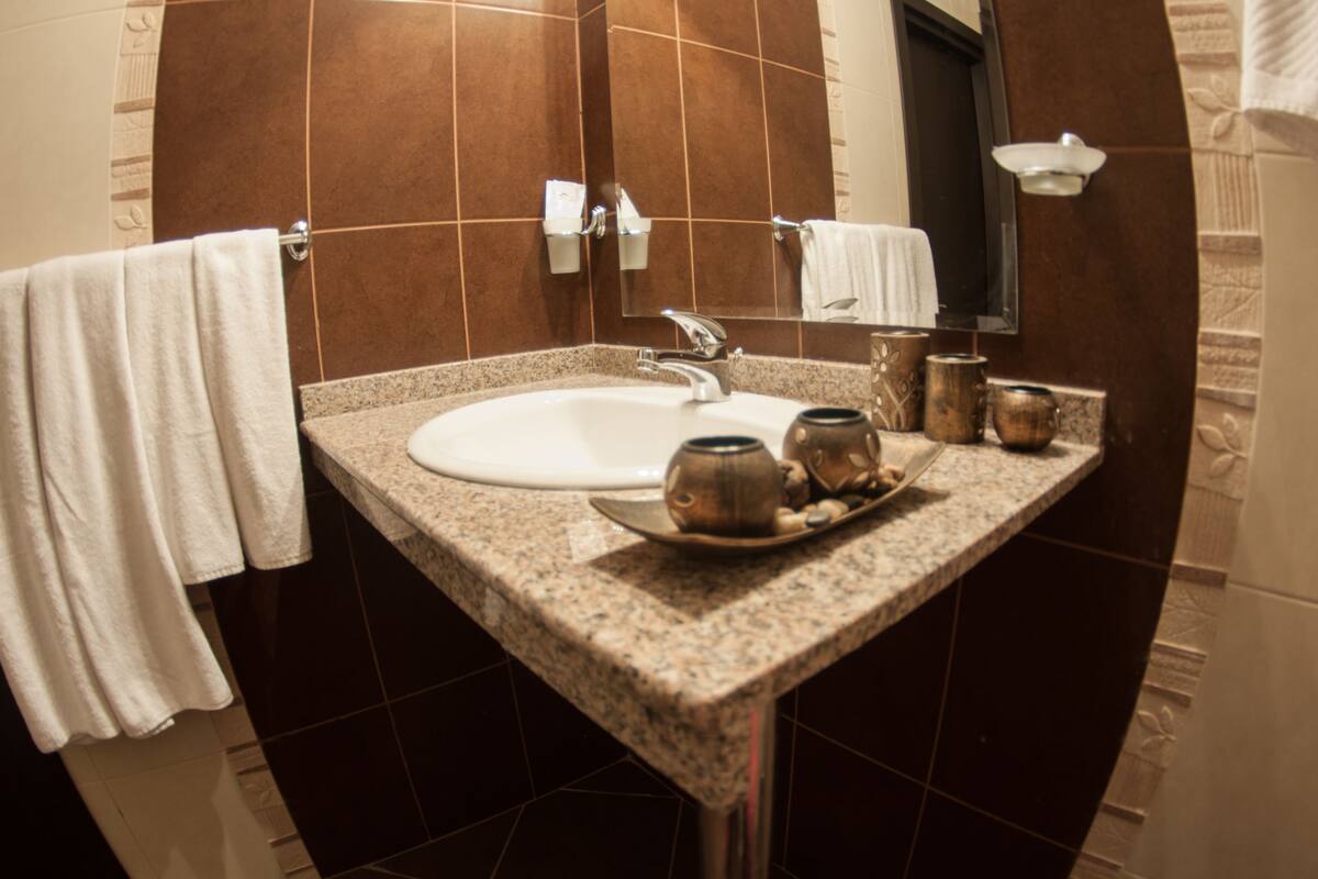 shower, free toiletries, towels