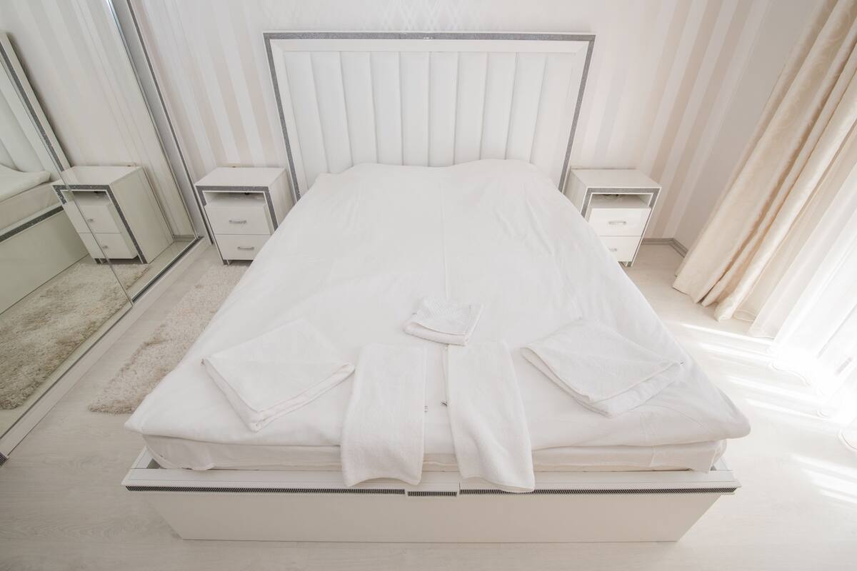 vip apartment, 2 bedrooms, sea view | living room | tv