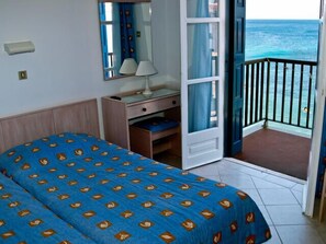 Minibar, coffres-forts dans les chambres, rideaux occultants