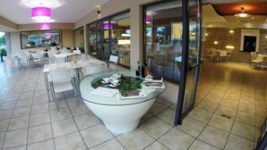 Food court