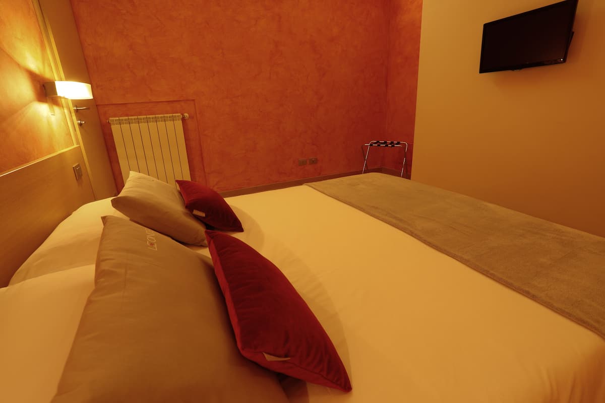Classic Suite, 2 Bedrooms | 1 bedroom, free WiFi