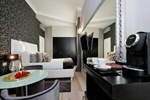 Premium bedding, minibar, in-room safe, desk - Sistina Twentythree Luxury Rooms (Rome)