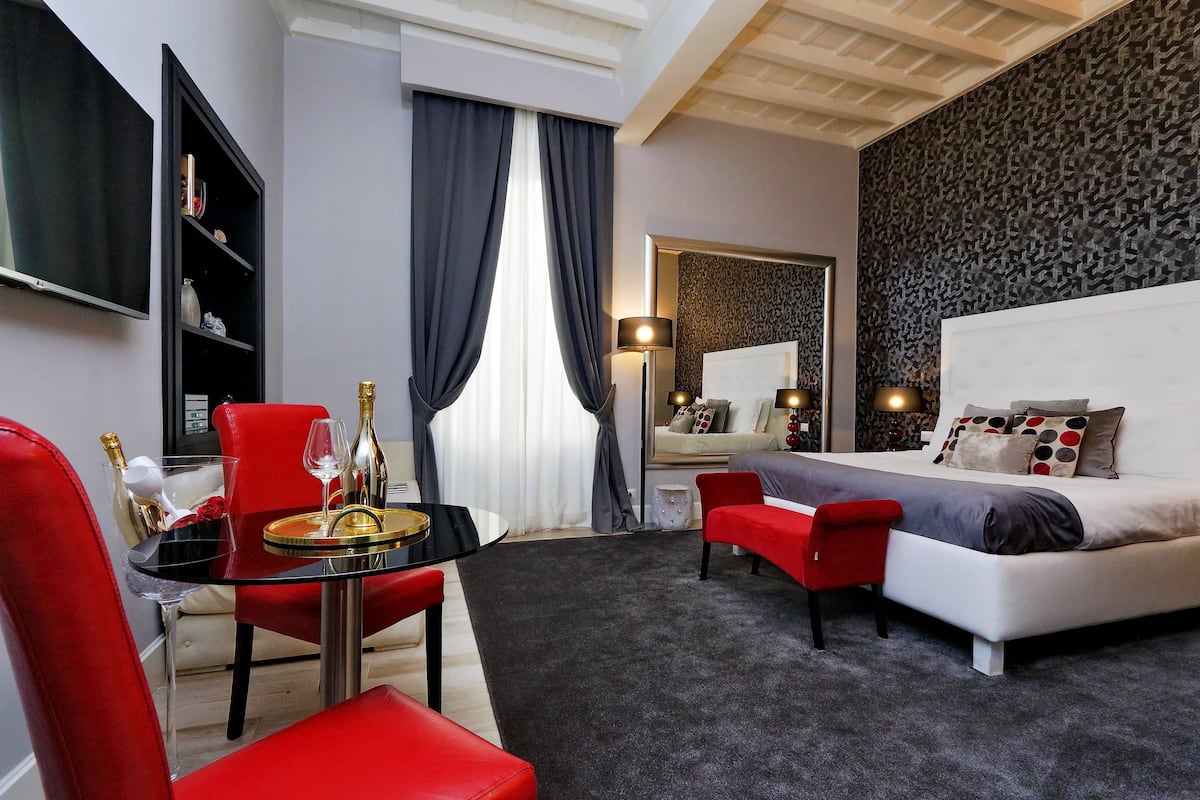 Junior Suite | Premium bedding, minibar, in-room safe, desk