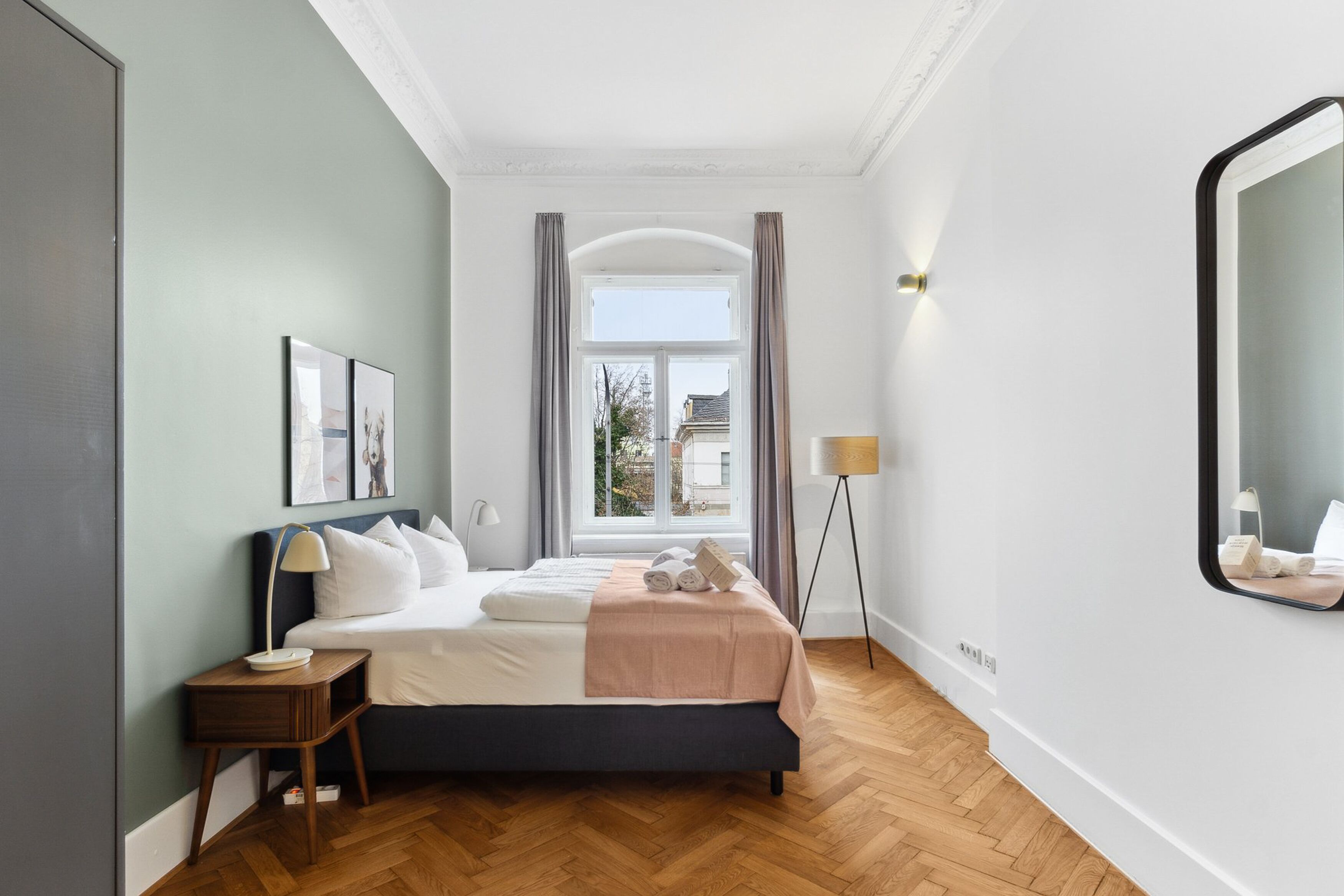 Two-bedroom Suite + balcony | Egyptinpuuvillaiset lakanat, ylelliset vuodevaatteet