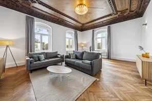 Two-Bedroom Suite | Coin séjour