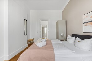 Two-bedroom Suite + balcony | Sábanas de algodón egipcio y ropa de cama de alta calidad