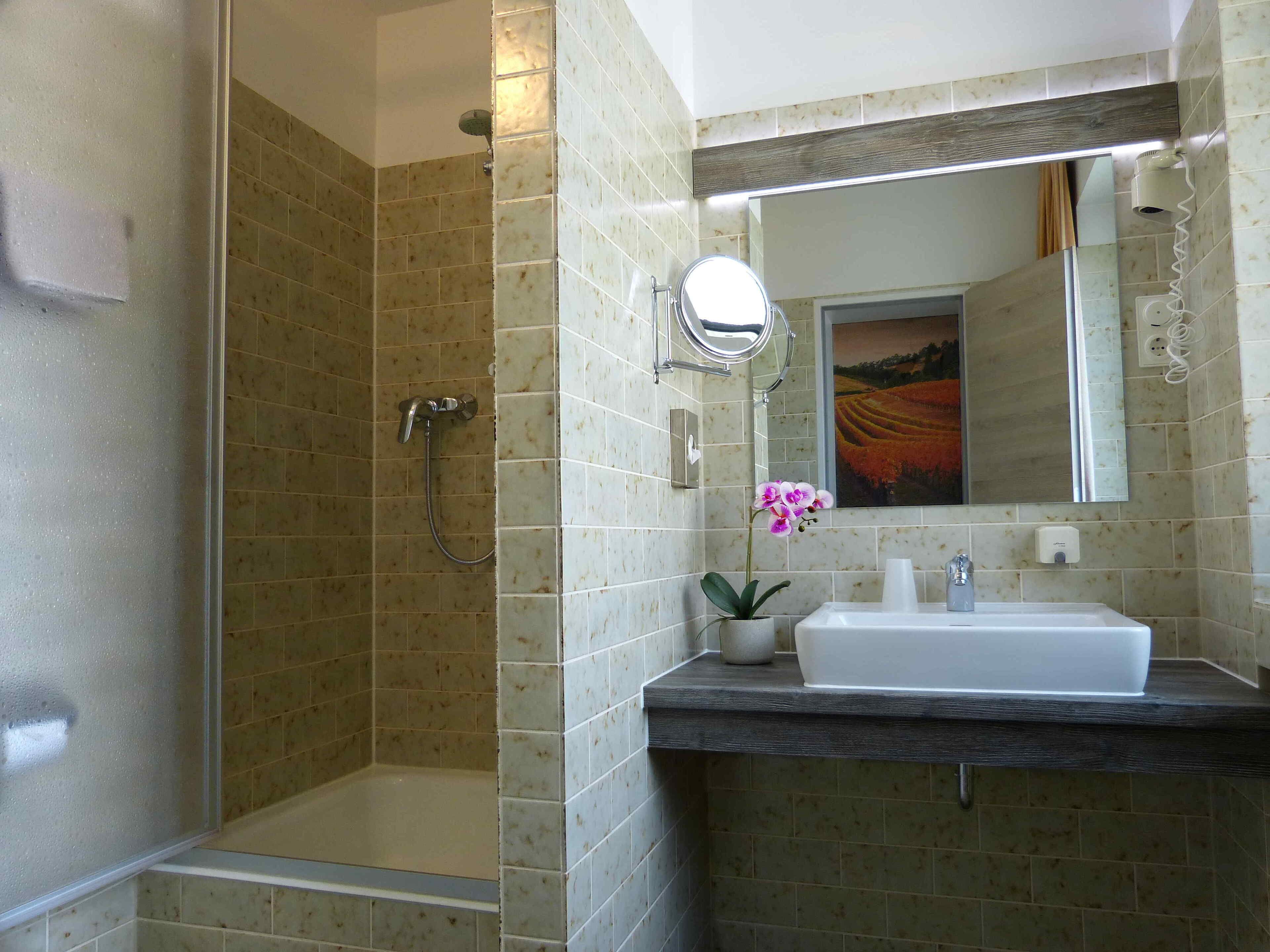 comfort single room, non smoking | bathroom | shower, hair dryer, towels