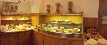Desayuno buffet todos los días (con cargo)