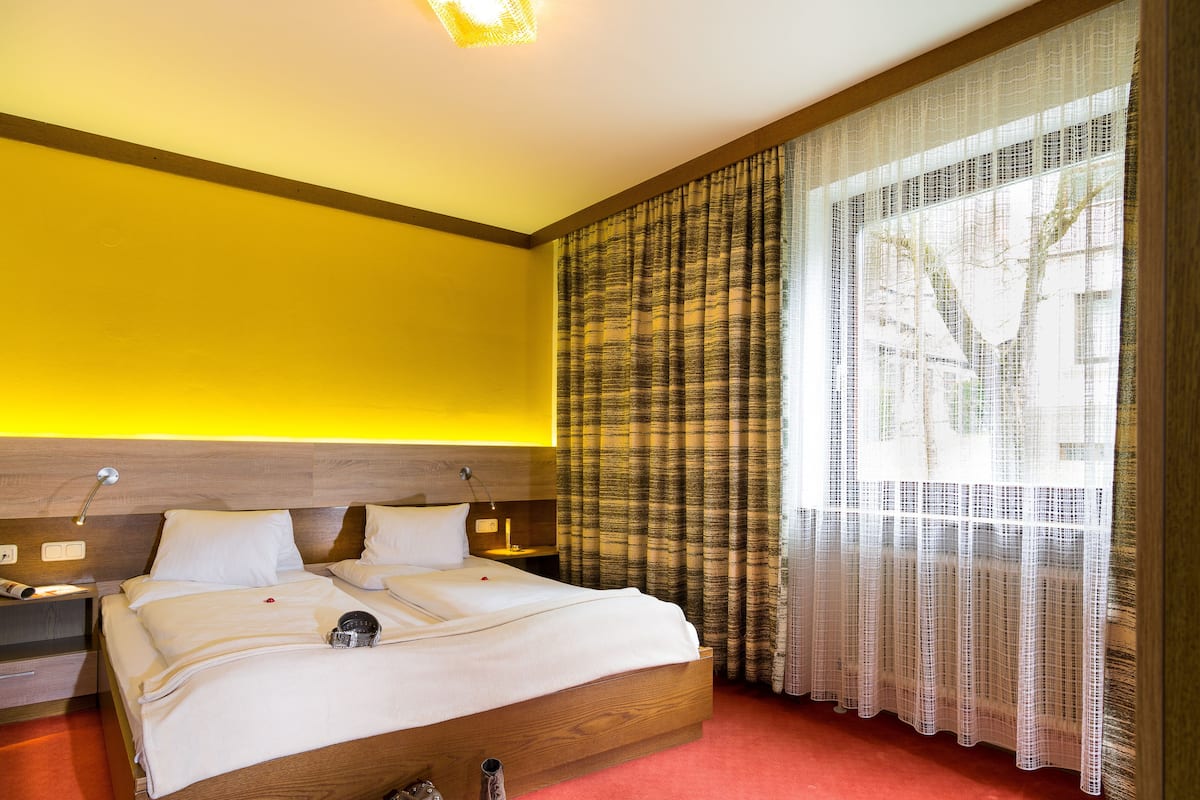 Grand Apartment, 1 Bedroom (+ 40 € cleaning fee) | 1 bedroom, in-room safe, cribs (free), WiFi (free)