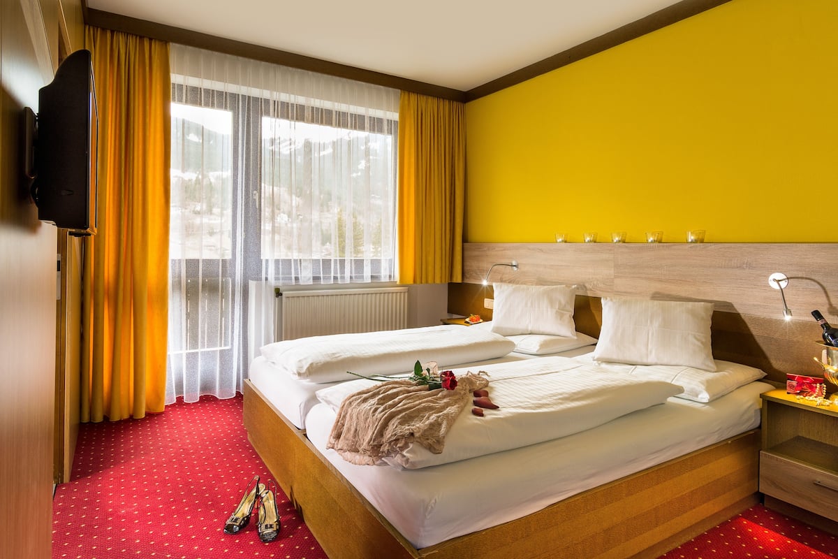 1 bedroom, in-room safe, cribs (free), WiFi (free)