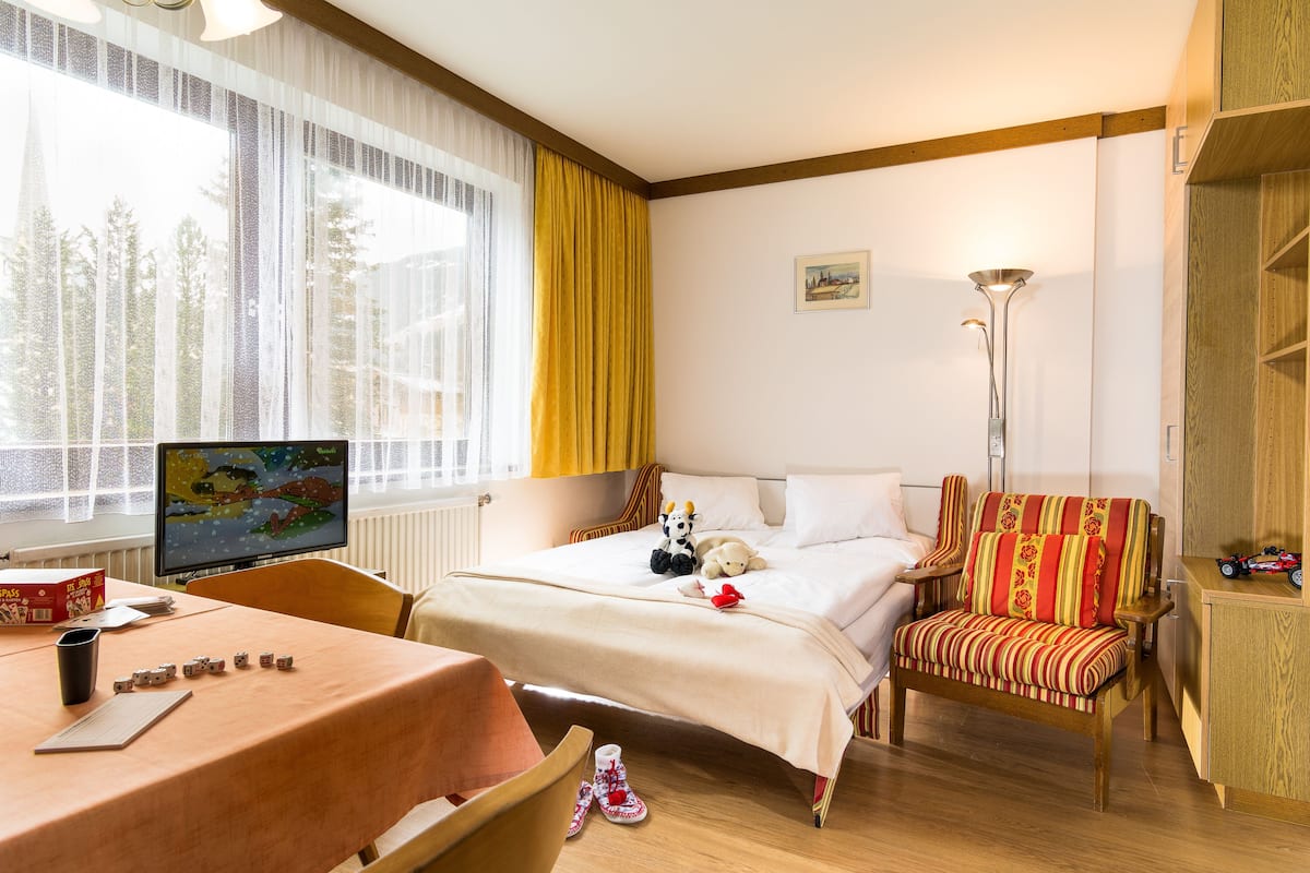 Studio (+ 40 € cleaning fee) | 1 bedroom, in-room safe, cribs (free), WiFi (free)