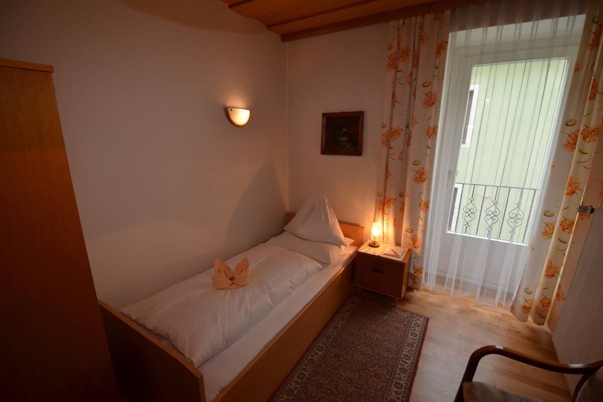 Cribs/infant beds, free WiFi