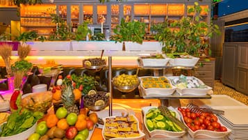 Se ofrece un desayuno bufé (10 EUR por persona)