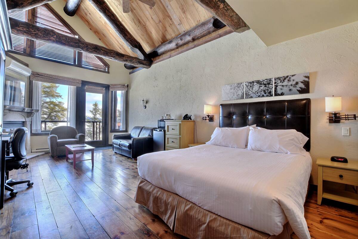 Flat-screen TV, table football, ping pong