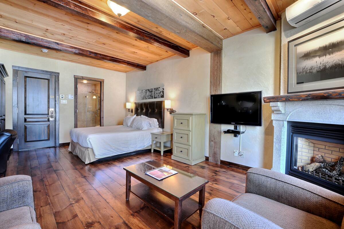 Flat-screen TV, table football, ping pong