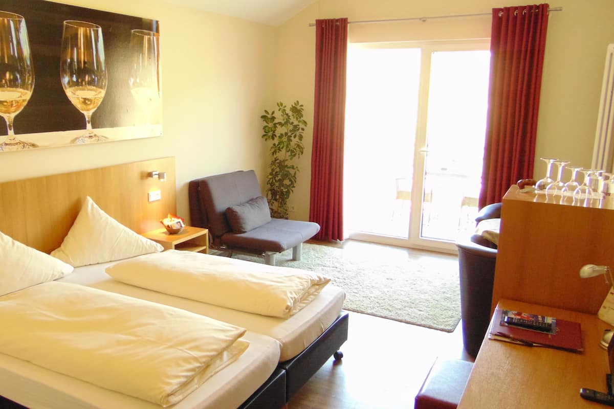 Hypoallergeen beddengoed, een minibar, een kluis op de kamer, een bureau