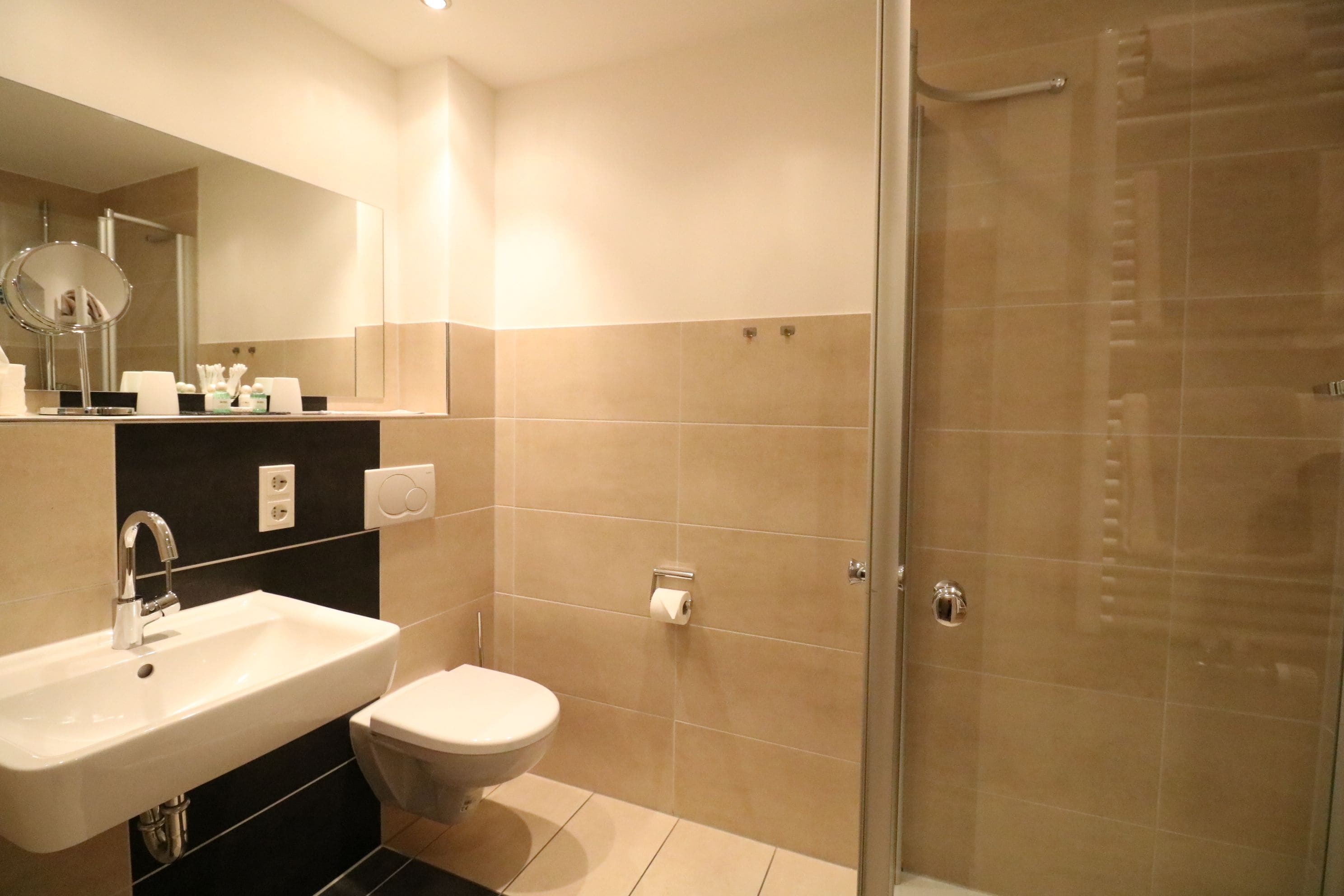 shower, rainfall showerhead, free toiletries, hair dryer