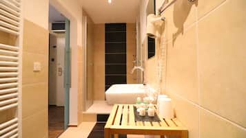 Dusche, Regendusche, kostenlose Toilettenartikel, Haartrockner