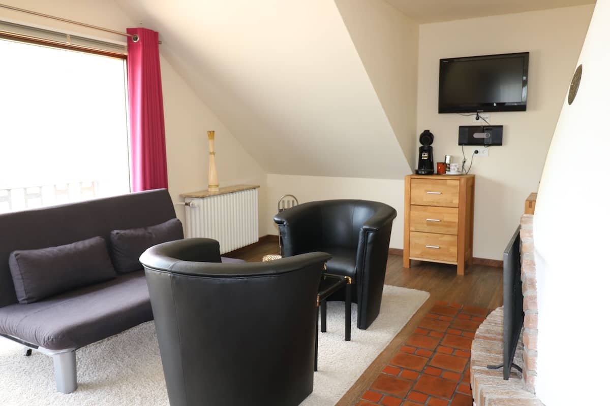 hypo-allergenic bedding, minibar, in-room safe, desk