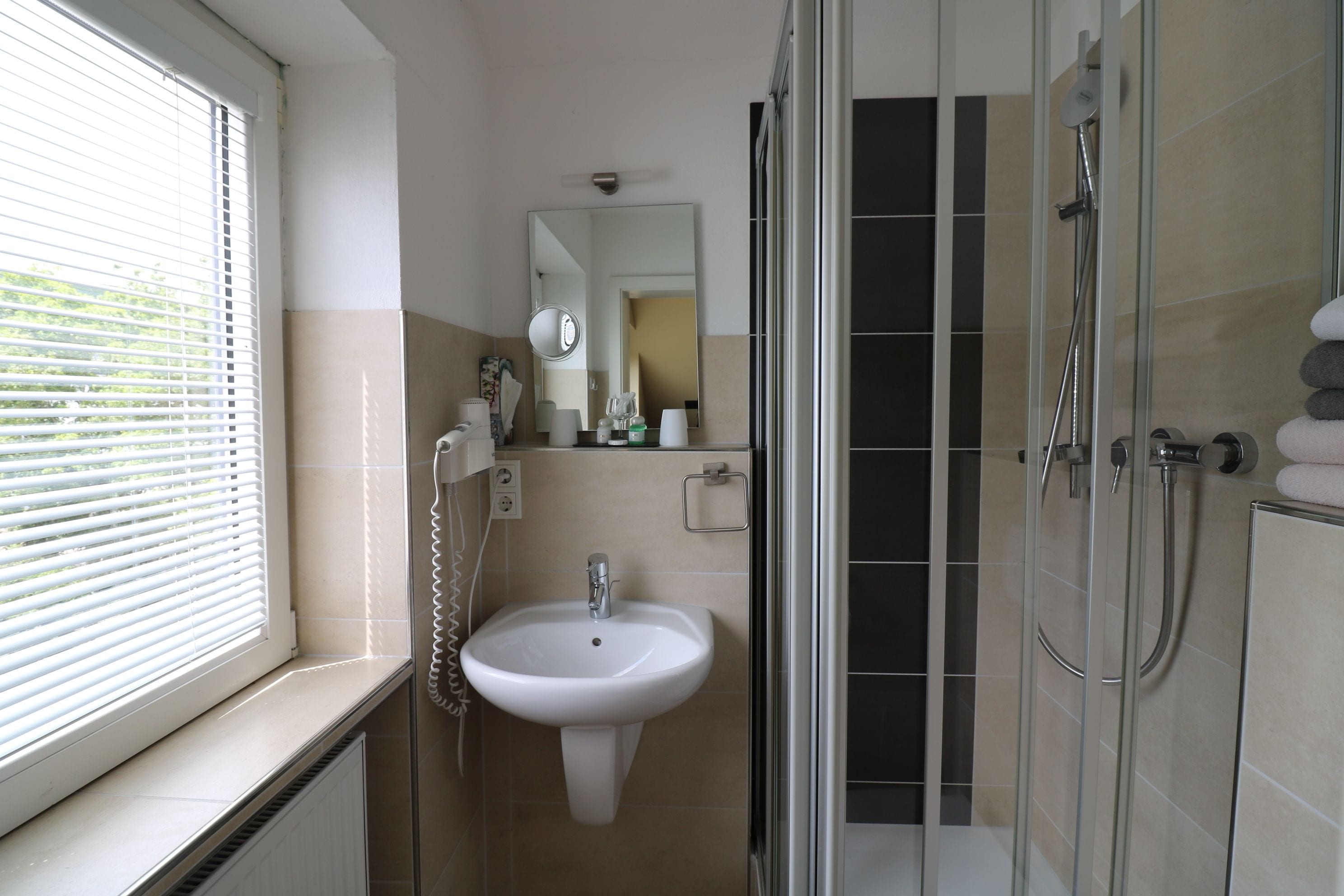 shower, rainfall showerhead, free toiletries, hair dryer