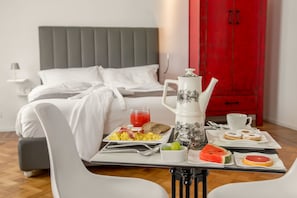 Superior Suite | Frette Italian sheets, premium bedding, down comforters, free minibar - Belli36 Rooms (Rome)