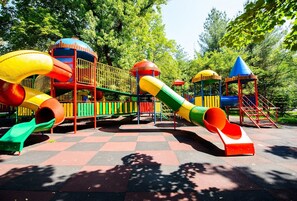 Children’s play area – outdoor