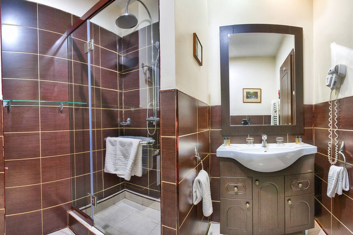 combined shower/bathtub, jetted bath, free toiletries, dressing gowns