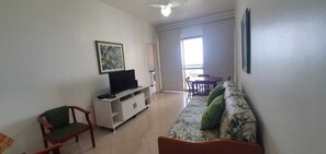 标准公寓, 1 间卧室, 城市景观 | 起居区 | 电视