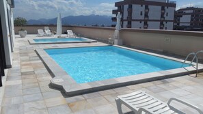 2 outdoor pools, open 8:00 AM to 9:00 PM, pool umbrellas, sun loungers - Barramares Flat (Rio de Janeiro)