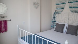 Leilighet – comfort, 1 soverom, balkong, bassengutsikt (Private Pool) | 1 soverom, safe på rommet, skrivebord og skrivebord for bærbar PC